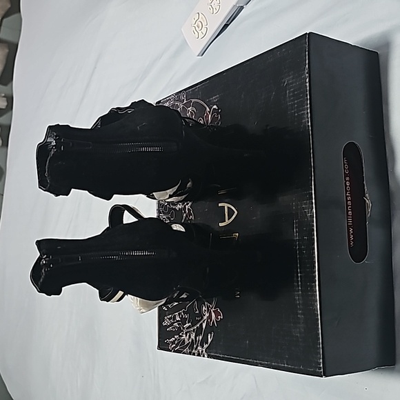 Black and Gold Strappy Heels - Picture 2 of 12